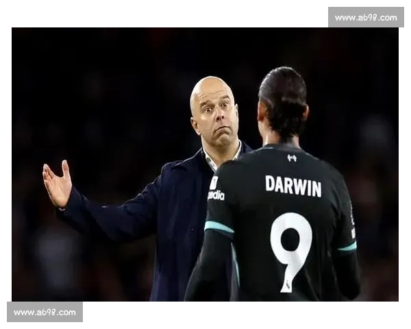 利物浦 4000 万欧追逐 18 岁意大利天才中卫!罗马诺确认红军双线补强计划 利物浦 4000 万欧追逐 18 岁意大利天才中卫!罗马诺确认红军双线补强计划