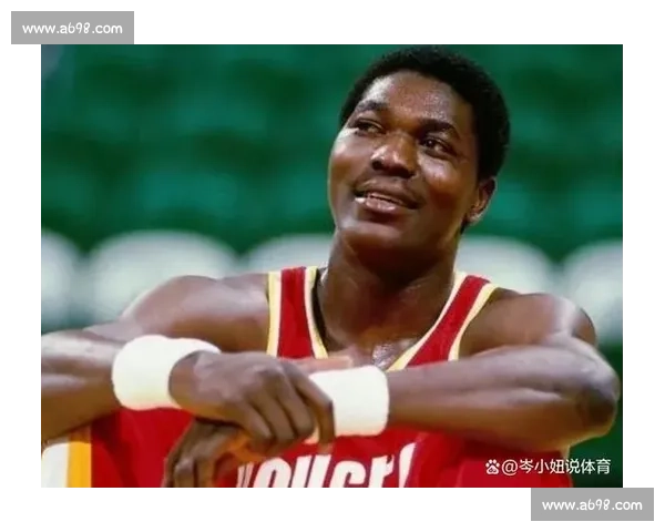 奥拉朱旺亲授梦幻脚步!科比获赞天才传承内线绝学 奥拉朱旺亲授梦幻脚步!科比获赞天才传承内线绝学